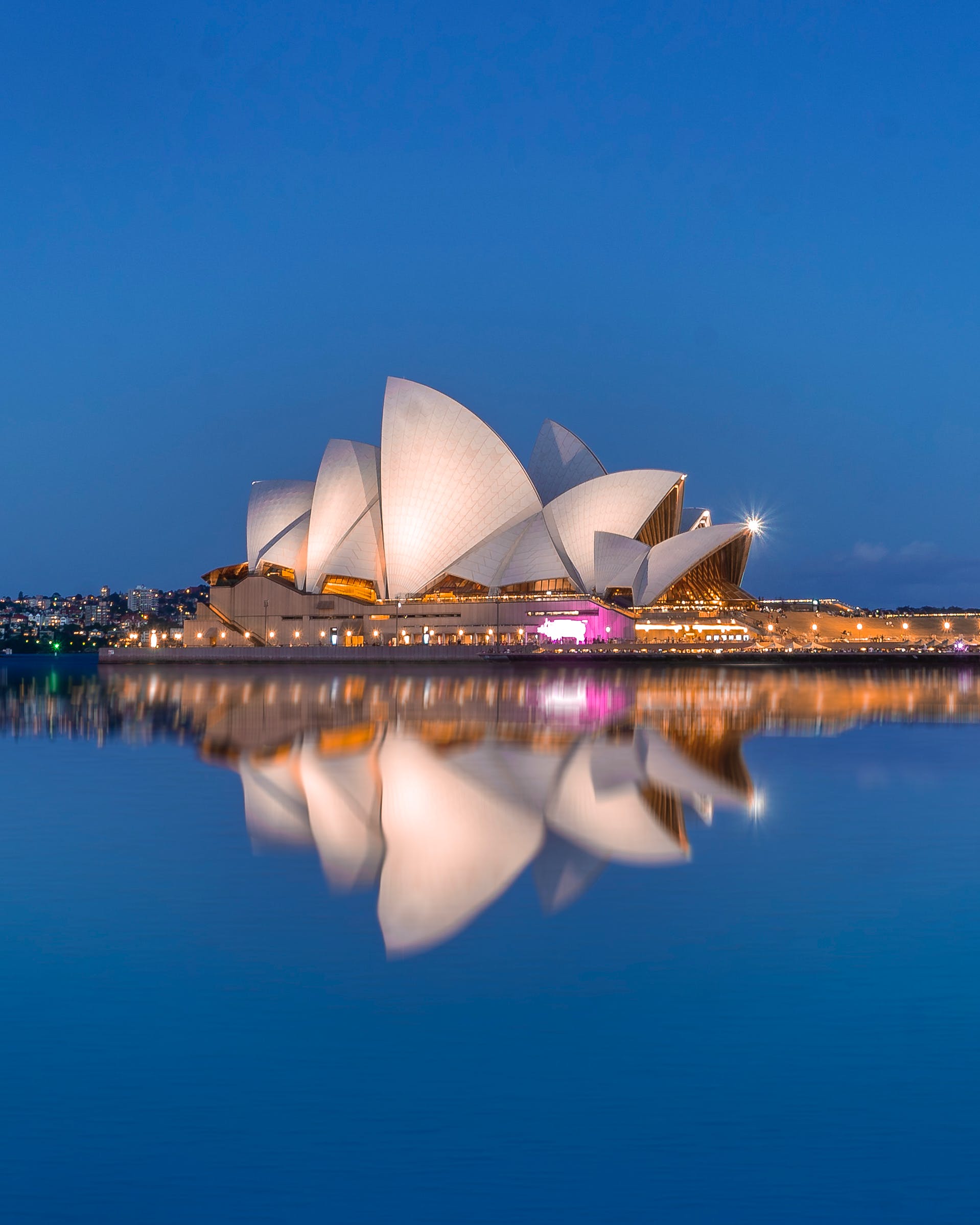 Opera house ( Sydney, Australia )